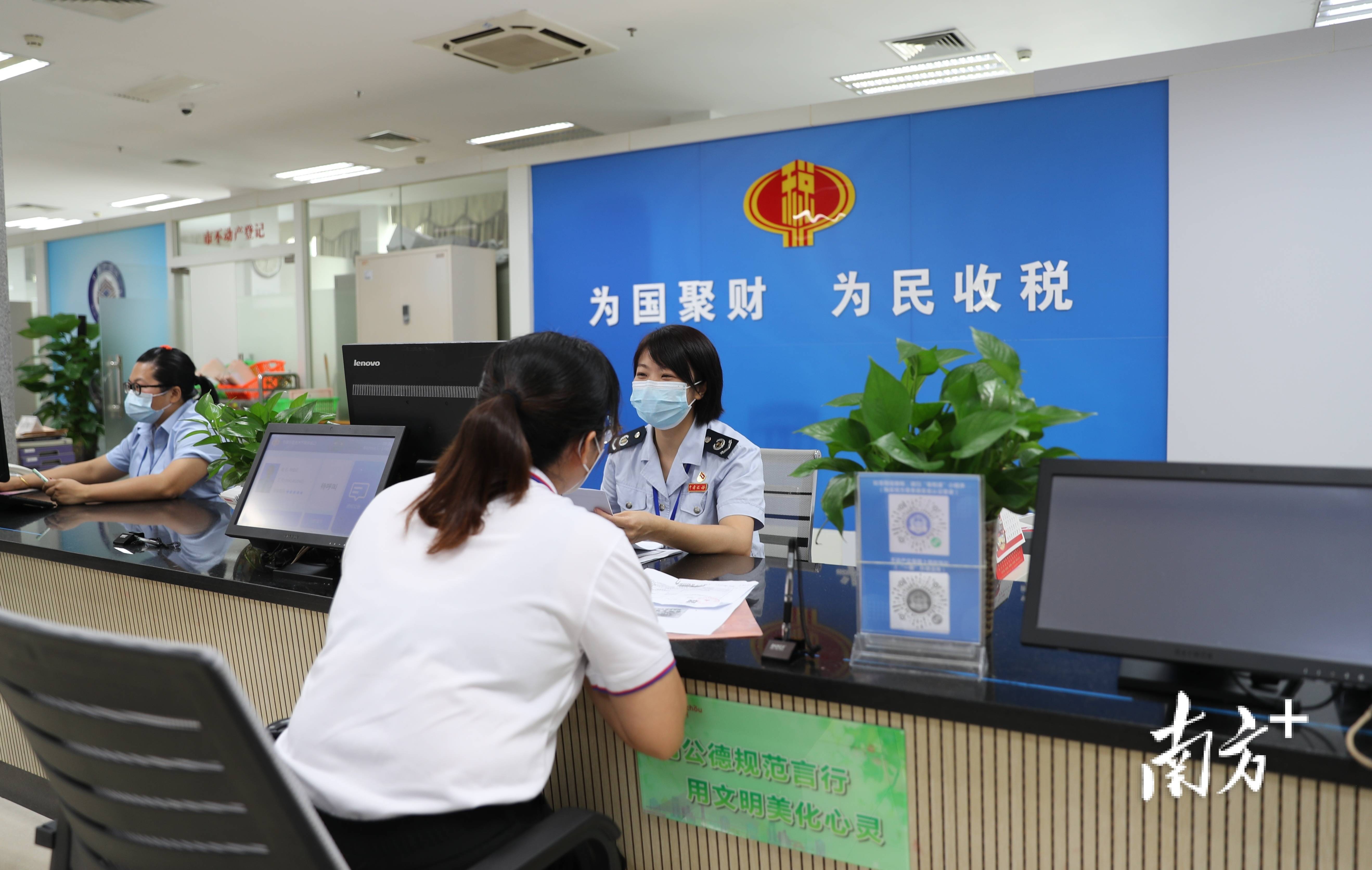 “五心”向党映初心 “税”月流光熠苏区”——梅江区税务局办税服务厅进驻政务中心纪实